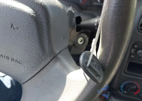 2002 Saturn S-Series Sl from USA, damaged, VIN 1G8ZF52872Z255646